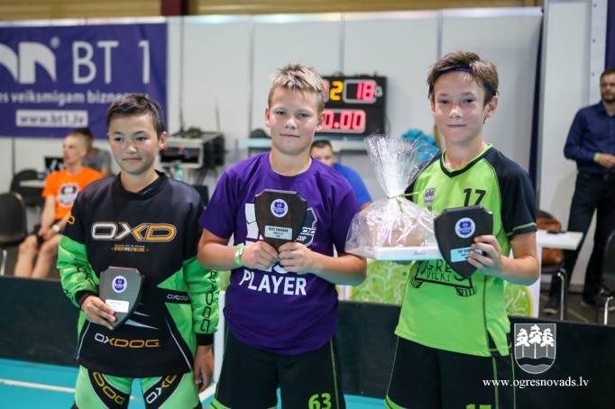 "Ogres Vilku" komanda izcīna "Unihoc Riga Cup 2018" kausu