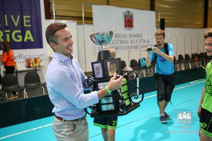 "Ogres Vilku" komanda izcīna "Unihoc Riga Cup 2018" kausu