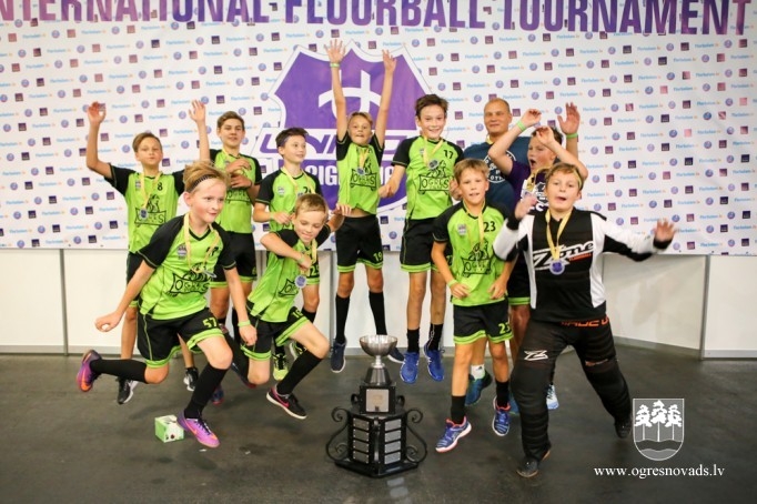 "Ogres Vilku" komanda izcīna "Unihoc Riga Cup 2018" kausu