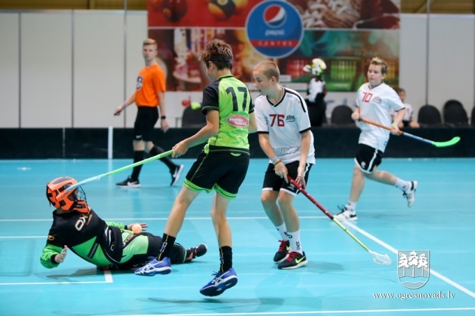 "Ogres Vilku" komanda izcīna "Unihoc Riga Cup 2018" kausu