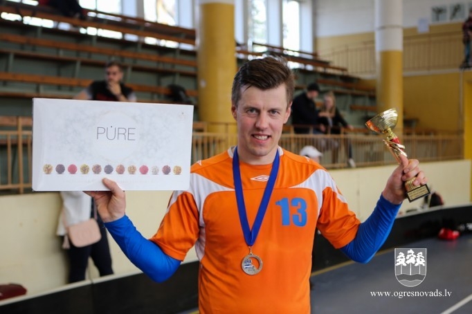 Ogres florbola čempionātā triumfē "Birzgale" un "Privacon"