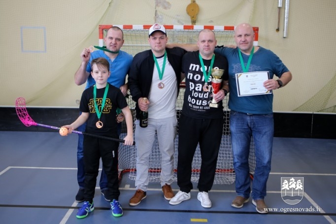 Ogres florbola čempionātā triumfē "Birzgale" un "Privacon"
