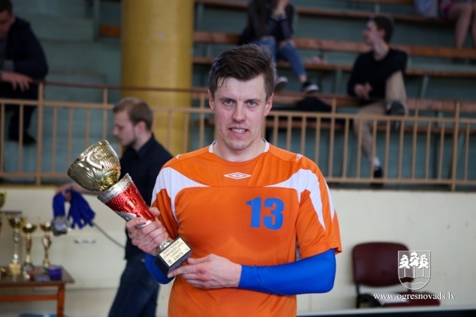 Ogres florbola čempionātā triumfē "Birzgale" un "Privacon"