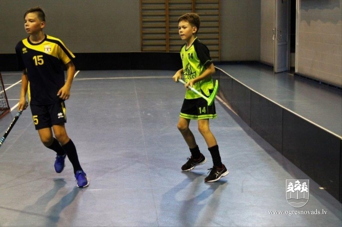 Florbola sezonu komanda “Ogres vilki” sāk ar uzvaru Kuldīgā
