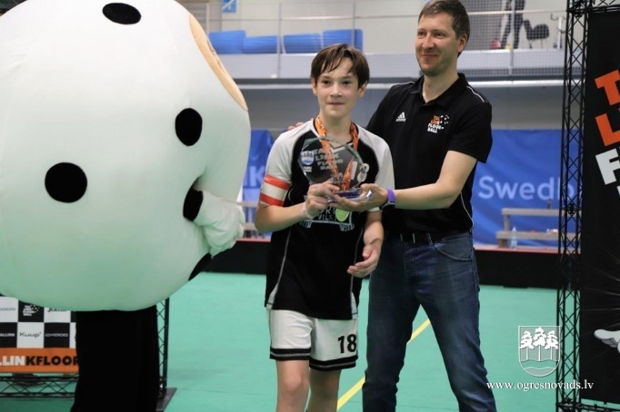 Ogres Vilki triumfē starptautiskās florbola sacensībās Tallinā