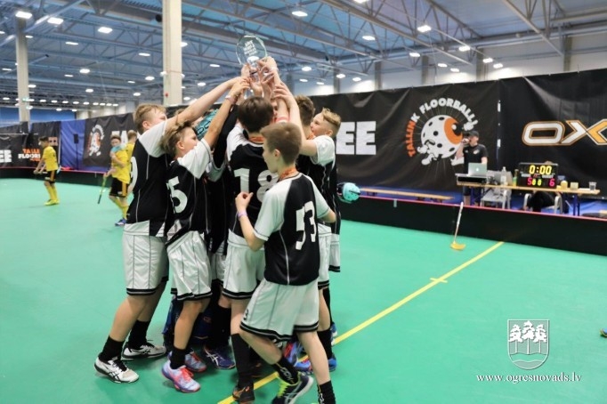 Ogres Vilki triumfē starptautiskās florbola sacensībās Tallinā