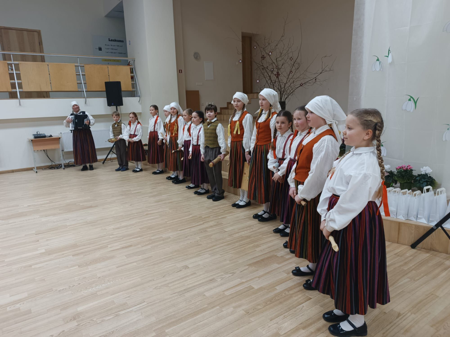 Piedaugavas novada un Vidzemes piejūras folkloras kopu reģionālā sarīkojuma Lielvārdes pamatskolā