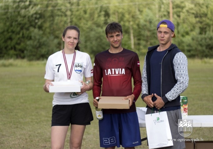 Ogres Frisbija kluba komandai trešais Latvijas vicečempiones tituls