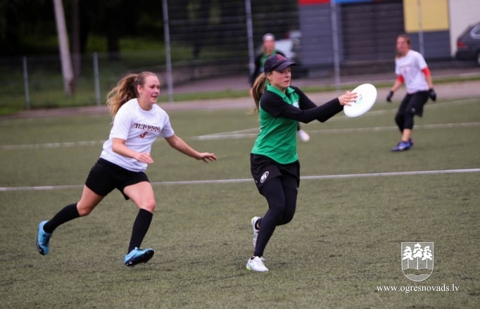 Ogres frisbijistiem sudrabs un bronza Latvijas čempionāta