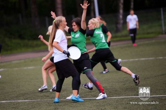 Ogres frisbijistiem sudrabs un bronza Latvijas čempionāta