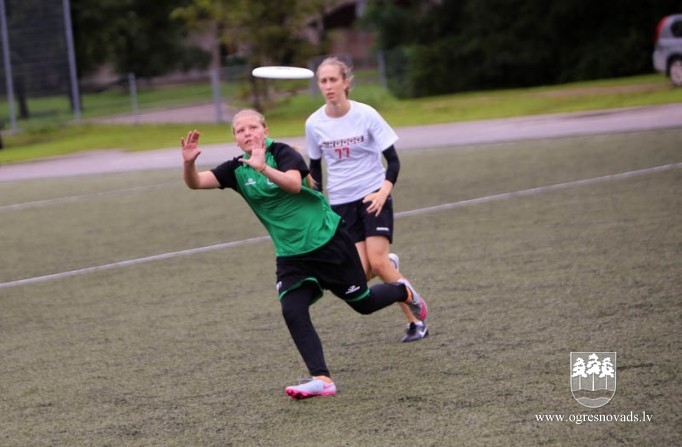 Ogres frisbijistiem sudrabs un bronza Latvijas čempionāta