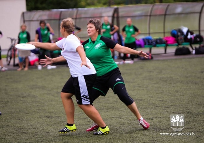 Ogres frisbijistiem sudrabs un bronza Latvijas čempionāta