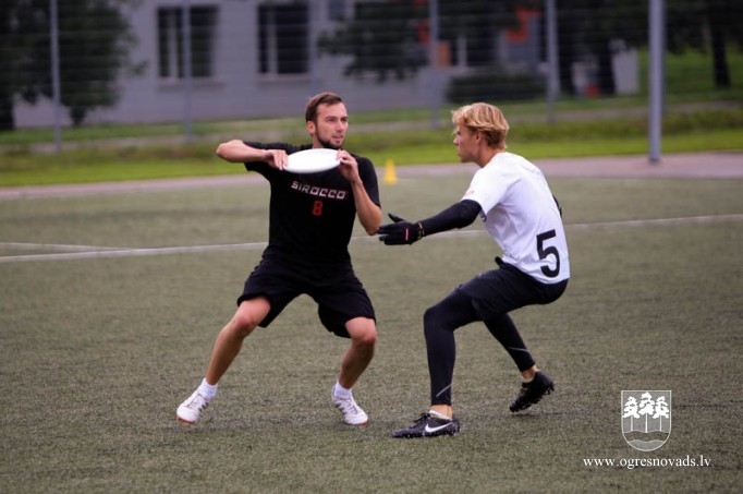 Ogres frisbijistiem sudrabs un bronza Latvijas čempionāta