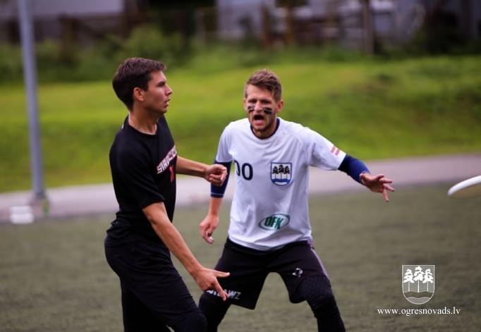 Ogres frisbijistiem sudrabs un bronza Latvijas čempionāta