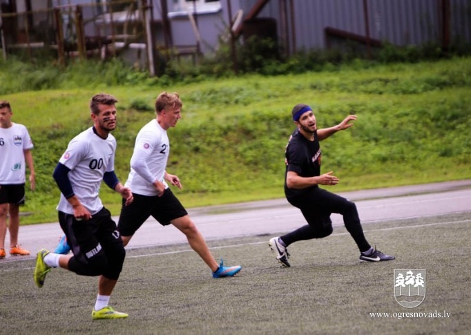 Ogres frisbijistiem sudrabs un bronza Latvijas čempionāta