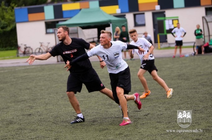 Ogres frisbijistiem sudrabs un bronza Latvijas čempionāta