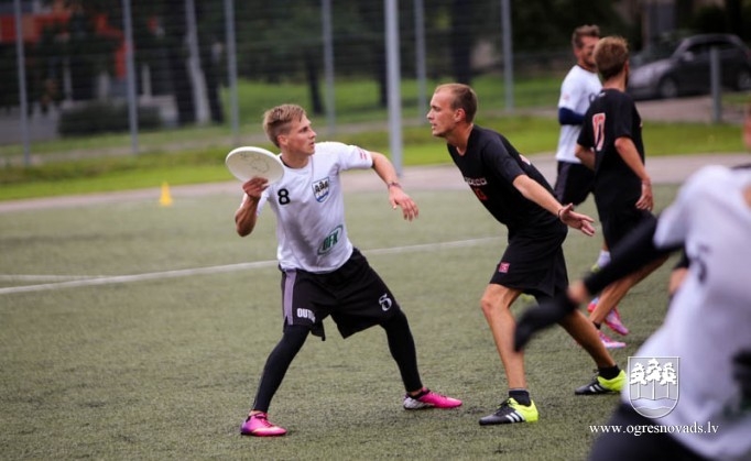 Ogres frisbijistiem sudrabs un bronza Latvijas čempionāta