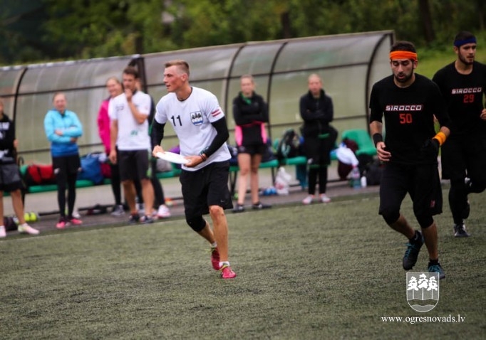 Ogres frisbijistiem sudrabs un bronza Latvijas čempionāta