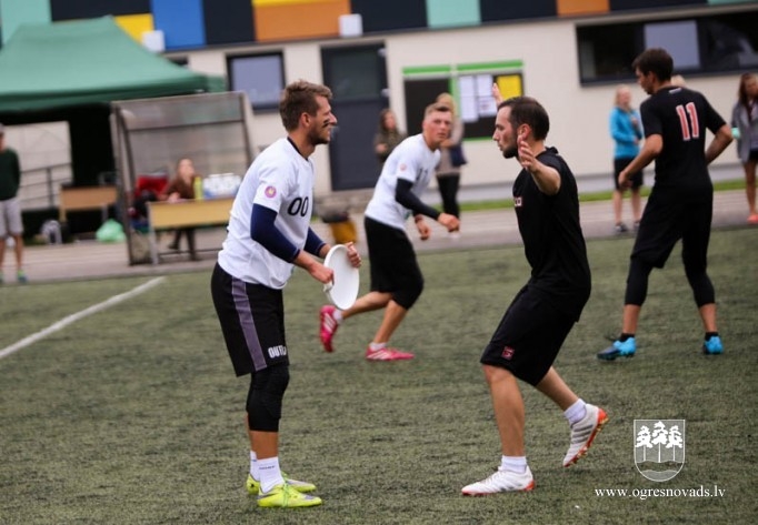 Ogres frisbijistiem sudrabs un bronza Latvijas čempionāta