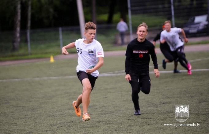 Ogres frisbijistiem sudrabs un bronza Latvijas čempionāta