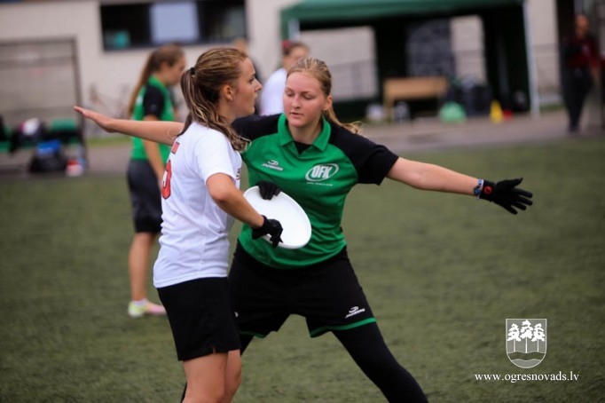 Ogres frisbijistiem sudrabs un bronza Latvijas čempionāta