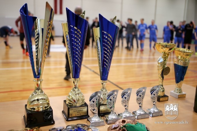 Telpu futbola čempionāta laureātes - "Deppo", "Osports/ONSC" un "HAUZE"