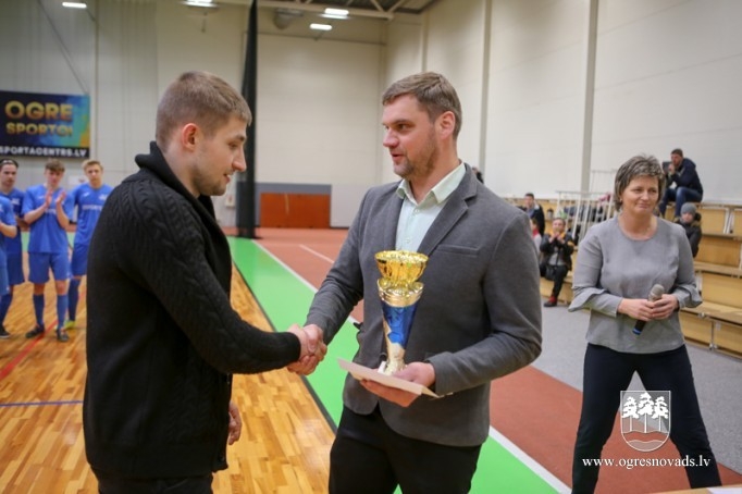 Telpu futbola čempionāta laureātes - "Deppo", "Osports/ONSC" un "HAUZE"