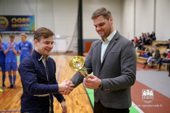Telpu futbola čempionāta laureātes - "Deppo", "Osports/ONSC" un "HAUZE"