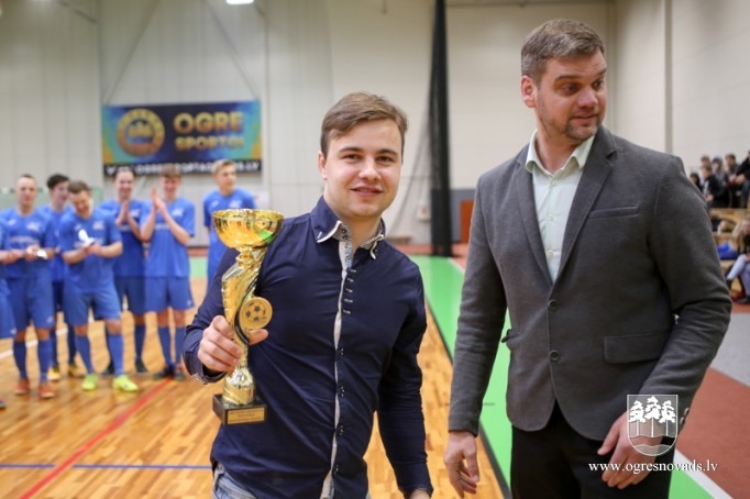 Telpu futbola čempionāta laureātes - "Deppo", "Osports/ONSC" un "HAUZE"