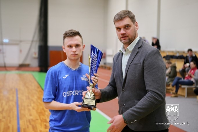 Telpu futbola čempionāta laureātes - "Deppo", "Osports/ONSC" un "HAUZE"