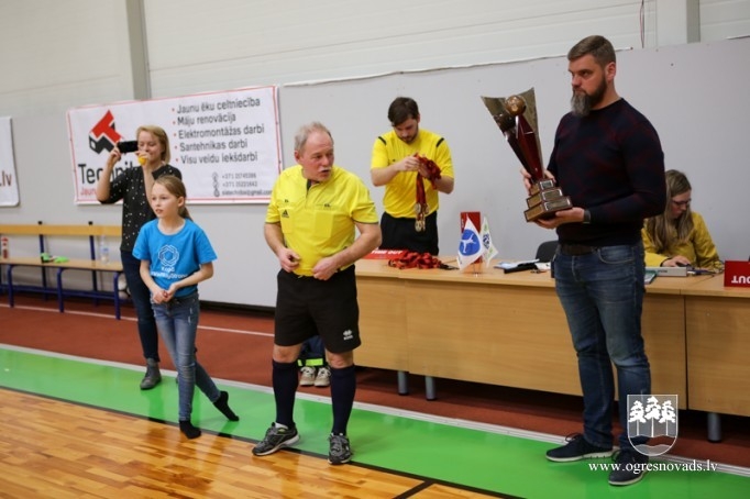 Ogresgala “OCSK” kā pirmā iegūst ceļojošo Rubīna kausu