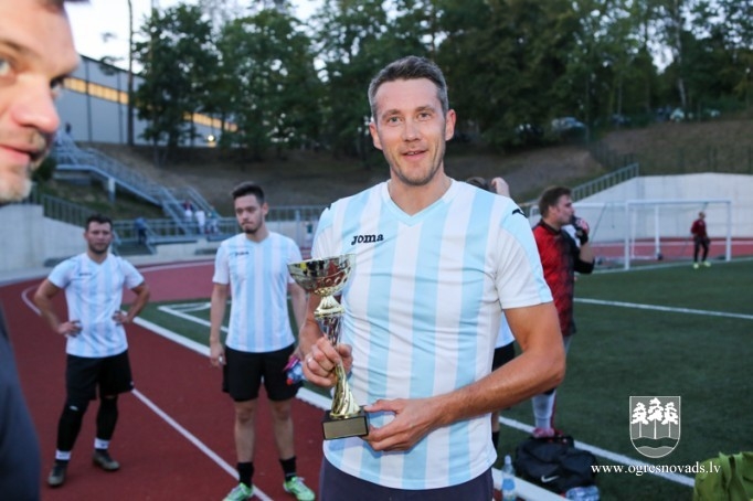 Ogres čempionāta laureātes – “Streka”, “Dinamo Ogre” un “Techniba”