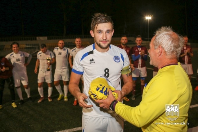 Ogres čempionāta laureātes – “Streka”, “Dinamo Ogre” un “Techniba”