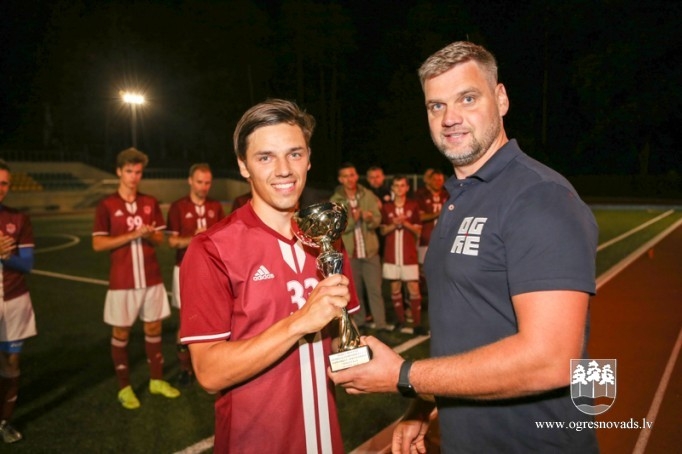 Ogres čempionāta laureātes – “Streka”, “Dinamo Ogre” un “Techniba”