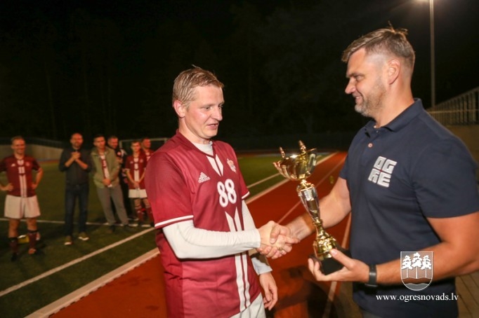 Ogres čempionāta laureātes – “Streka”, “Dinamo Ogre” un “Techniba”