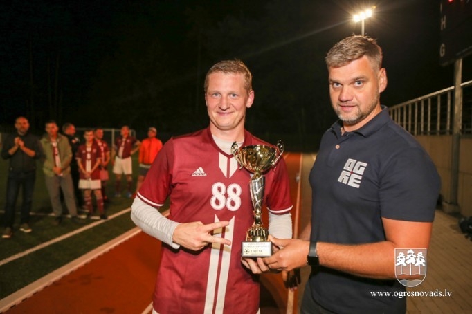 Ogres čempionāta laureātes – “Streka”, “Dinamo Ogre” un “Techniba”