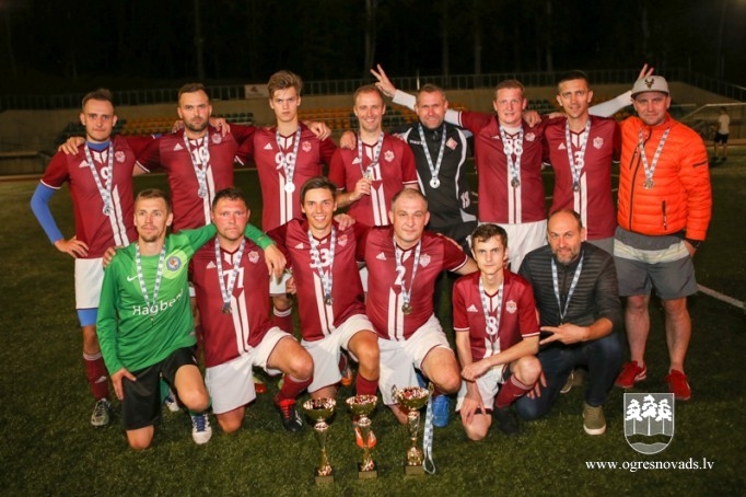 Ogres čempionāta laureātes – “Streka”, “Dinamo Ogre” un “Techniba”