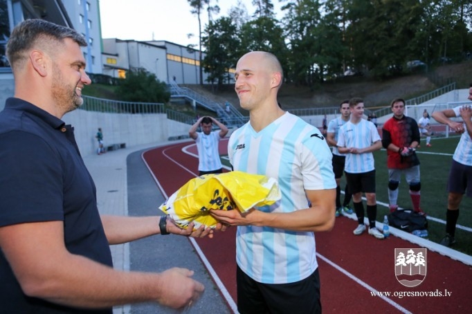 Ogres čempionāta laureātes – “Streka”, “Dinamo Ogre” un “Techniba”