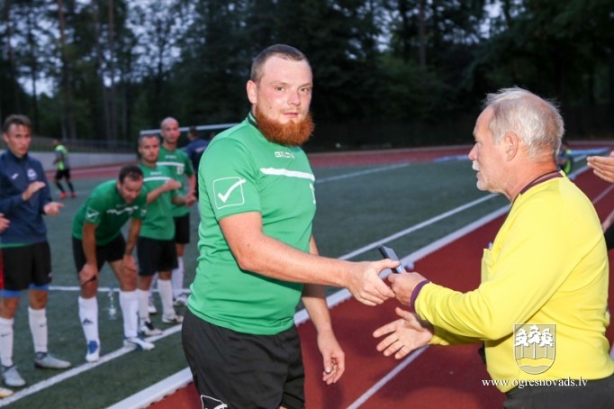 Ogres čempionāta laureātes – “Streka”, “Dinamo Ogre” un “Techniba”