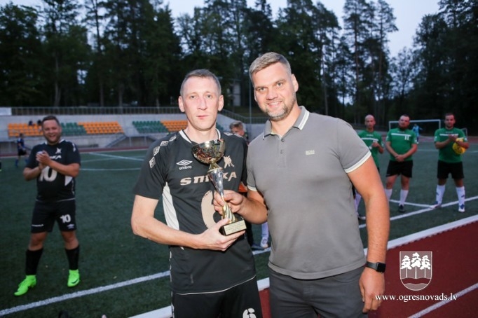 Ogres čempionāta laureātes – “Streka”, “Dinamo Ogre” un “Techniba”