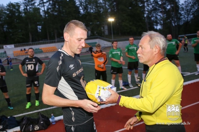 Ogres čempionāta laureātes – “Streka”, “Dinamo Ogre” un “Techniba”