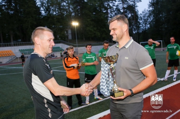 Ogres čempionāta laureātes – “Streka”, “Dinamo Ogre” un “Techniba”