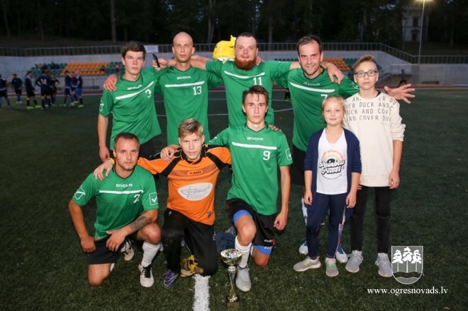 Ogres čempionāta laureātes – “Streka”, “Dinamo Ogre” un “Techniba”