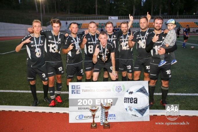 Ogres čempionāta laureātes – “Streka”, “Dinamo Ogre” un “Techniba”