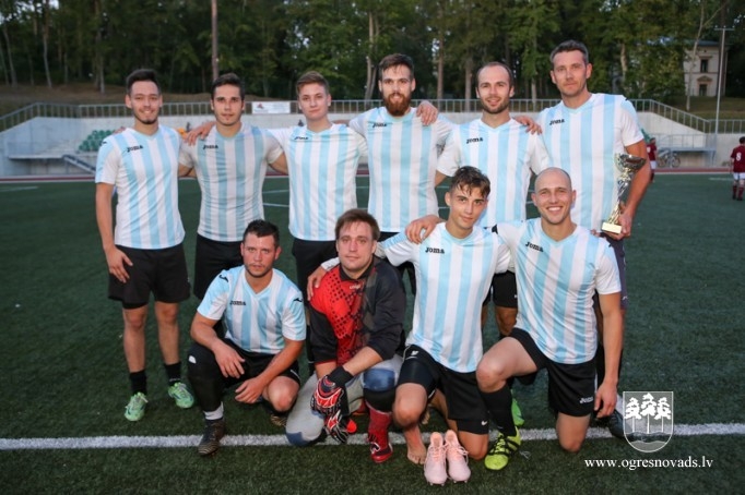 Ogres čempionāta laureātes – “Streka”, “Dinamo Ogre” un “Techniba”