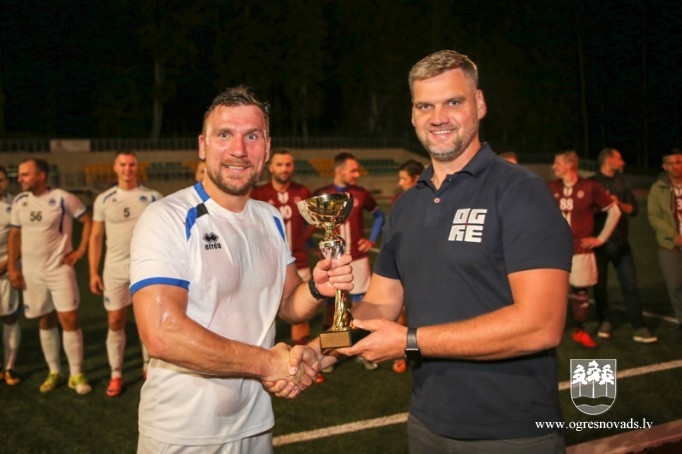 Ogres čempionāta laureātes – “Streka”, “Dinamo Ogre” un “Techniba”
