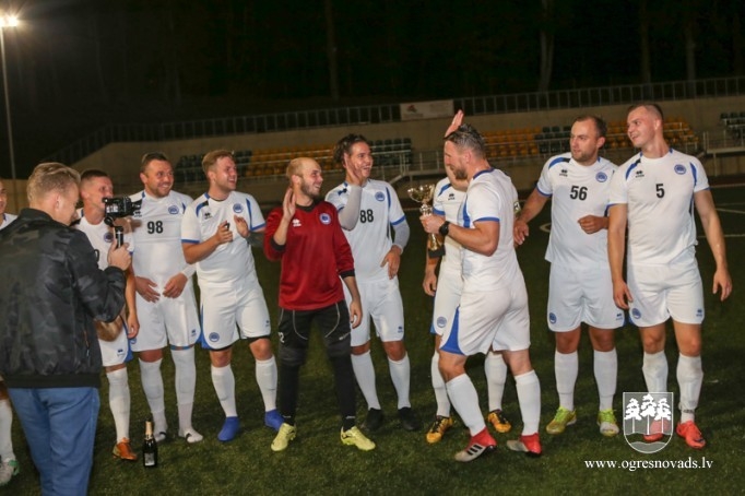 Ogres čempionāta laureātes – “Streka”, “Dinamo Ogre” un “Techniba”
