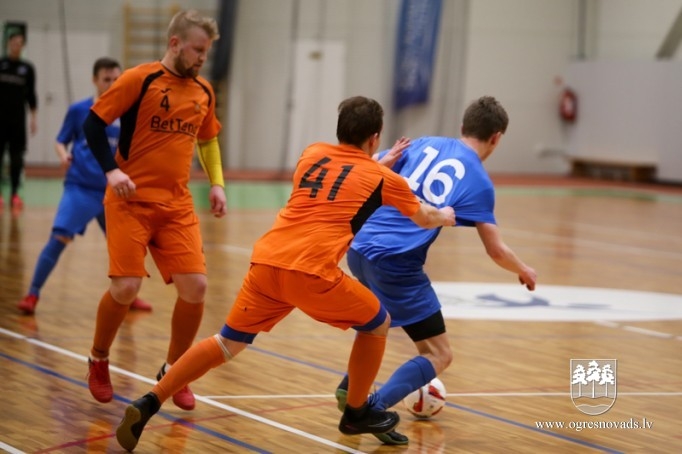 "Osports" kausu pēcspēles sitienu trillerī izcīna "NPT"