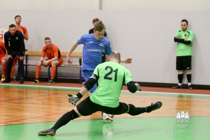 "Osports" kausu pēcspēles sitienu trillerī izcīna "NPT"