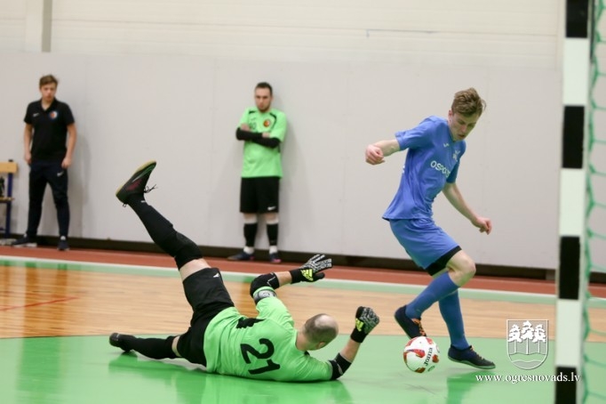 "Osports" kausu pēcspēles sitienu trillerī izcīna "NPT"